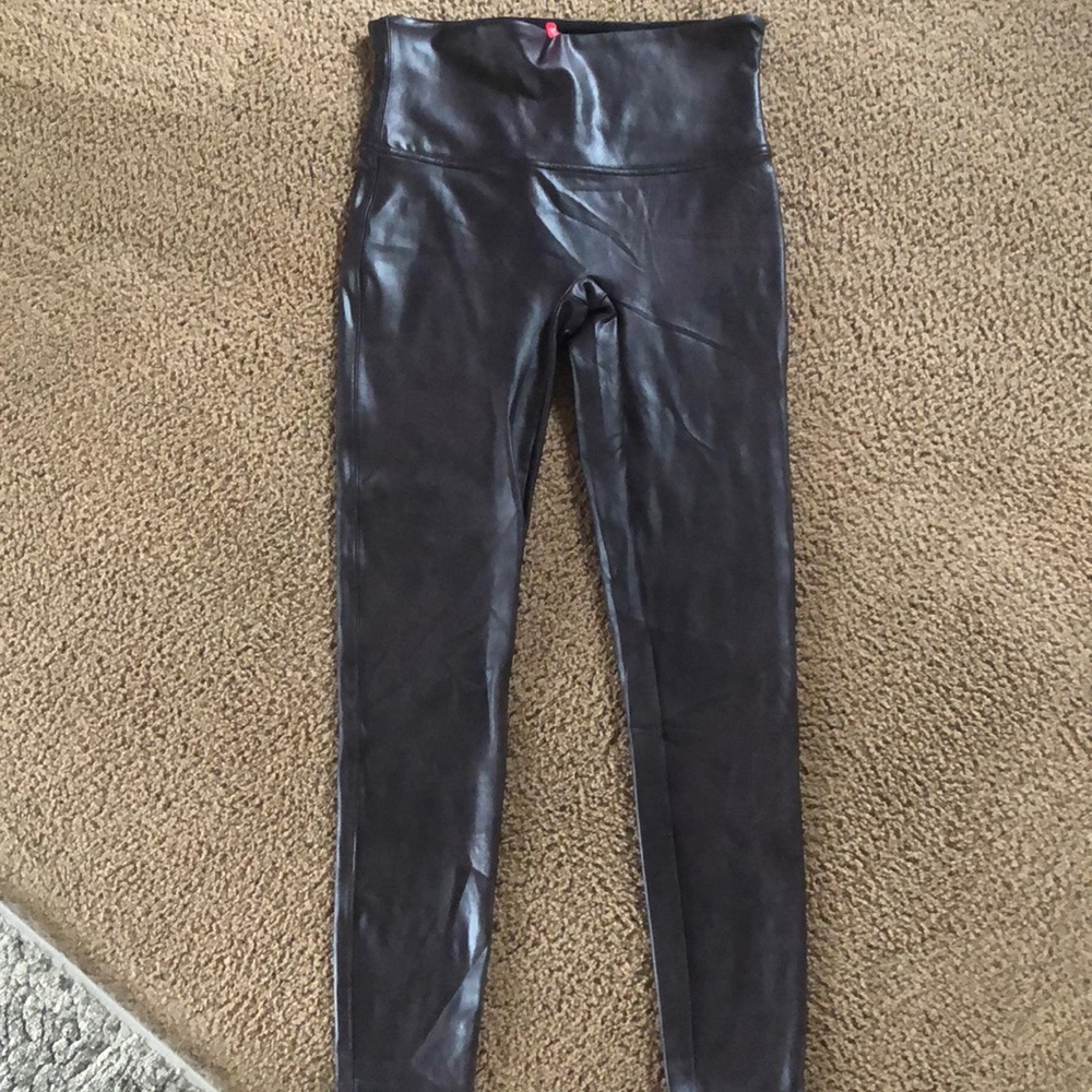 SPANX faux leather leggings size large burgundy